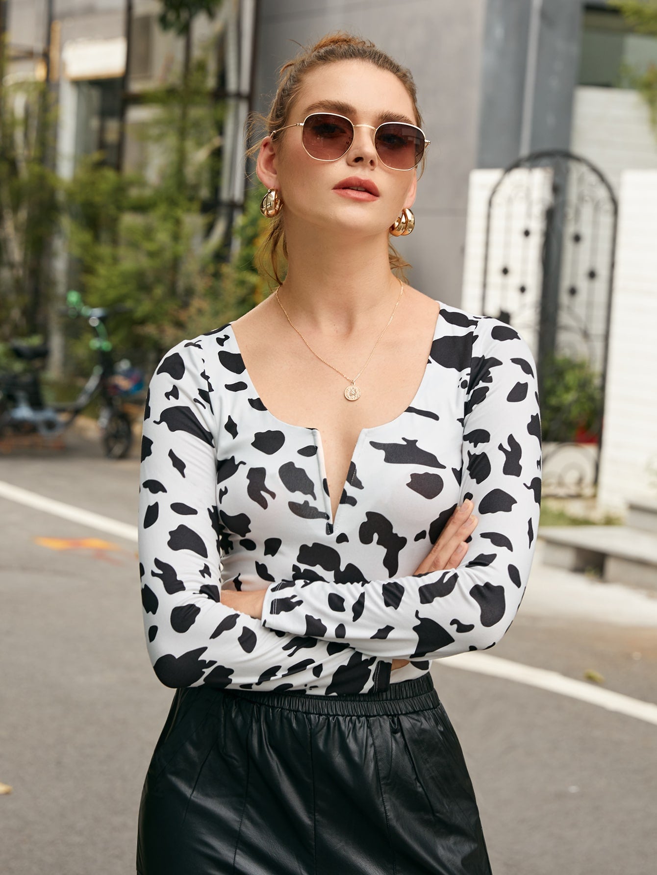 V-bar Cow Pattern Fitted Top