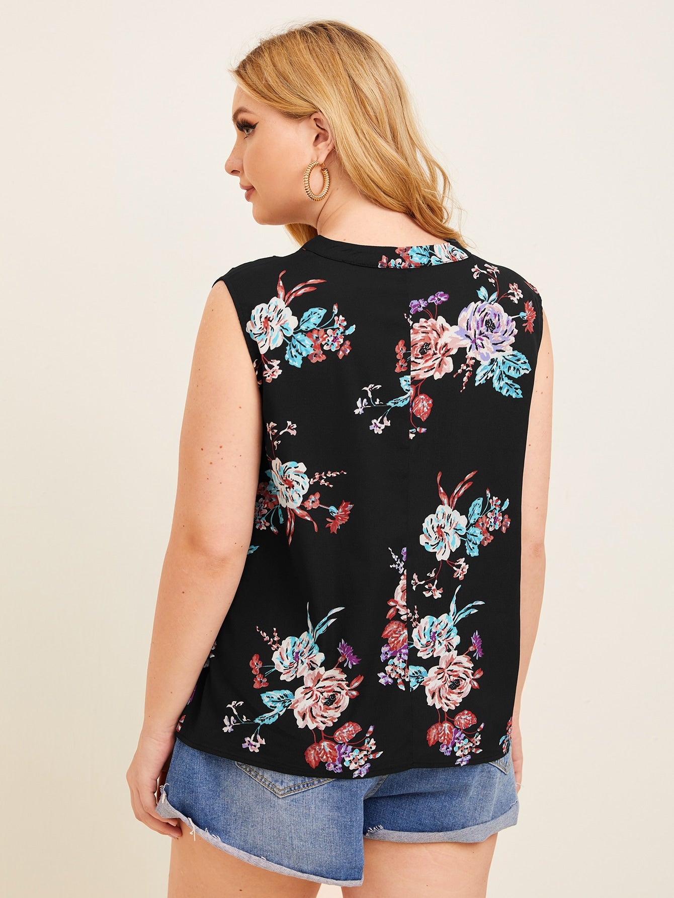 Plus Fold Pleated Front Sleeveless Floral Top