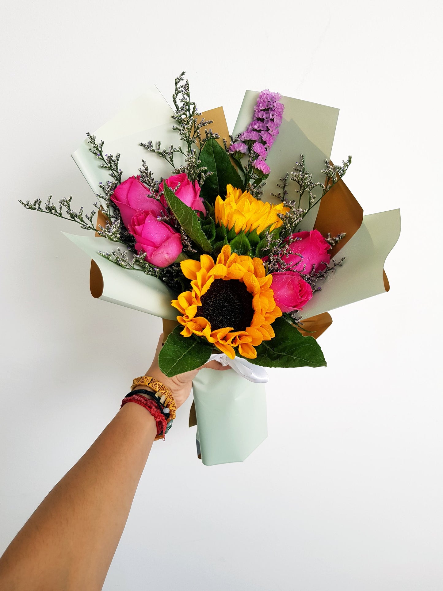 Pris, the Sunflower feat roses bouquet