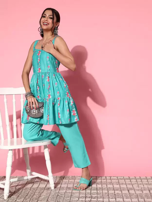 Women Kurta and Pyjama Set
