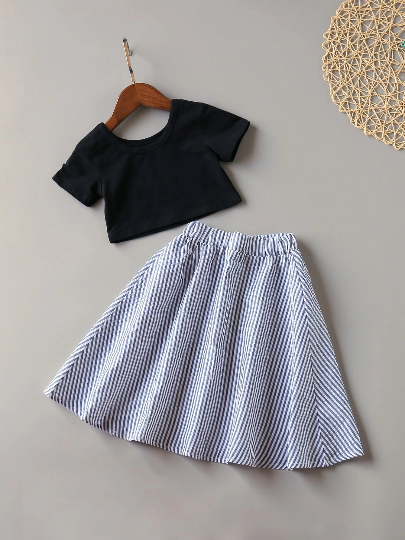 Toddler Girls Cartoon Graphic Tee With Striped Skirt