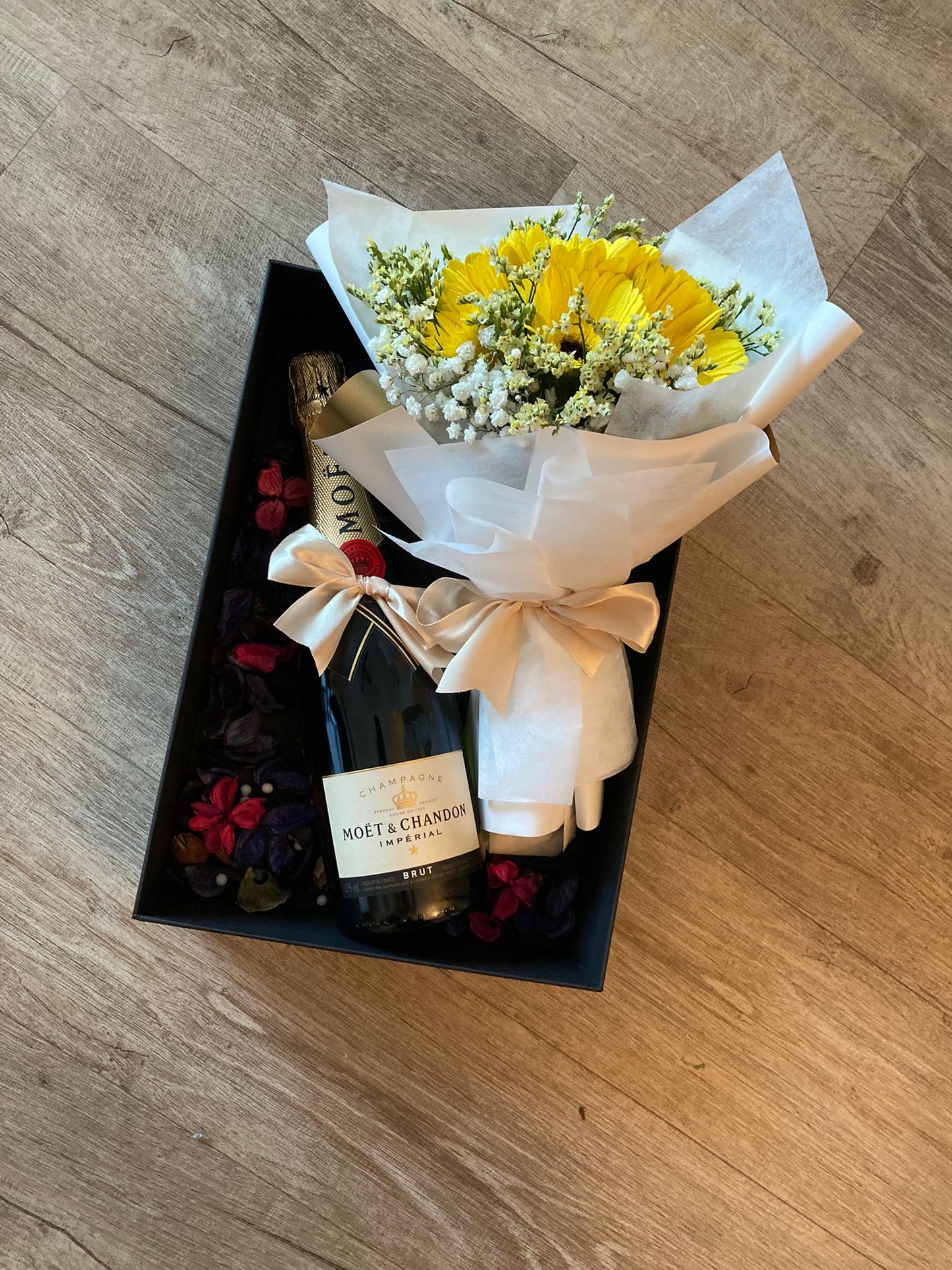 The Moet Party Gift set