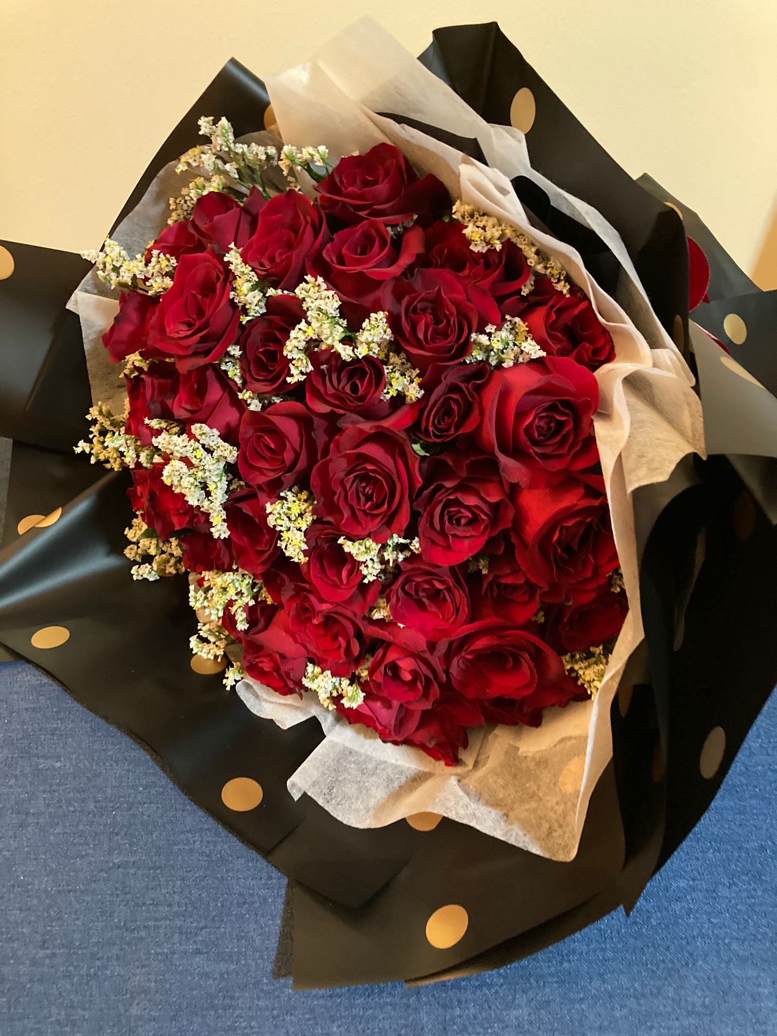 50 Roses with Crown – Jane's Florist