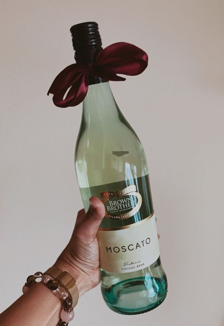 Shyra The Floral Joy & Wine Gift Set