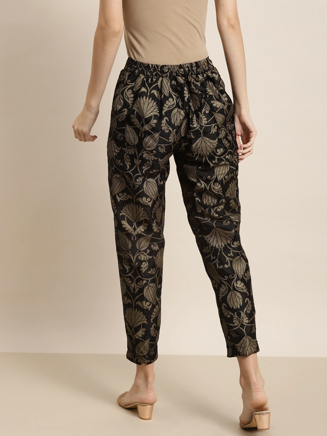 Women Floral Printed Tapered Cigerette Trousers