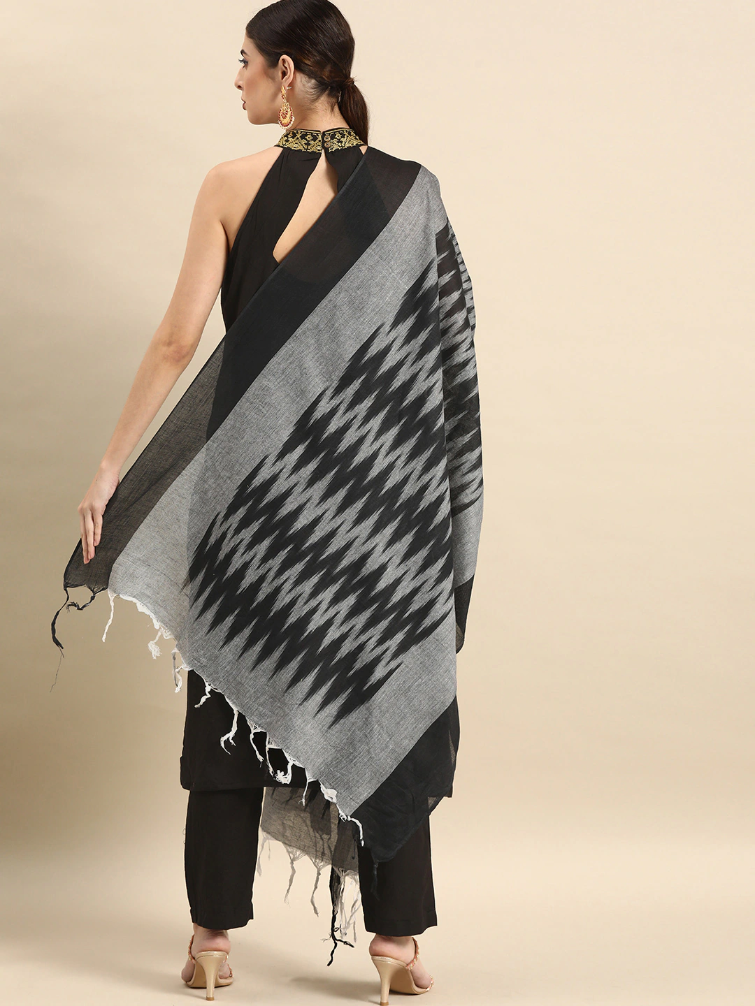 Women Black & Grey Cotton Kurta Set