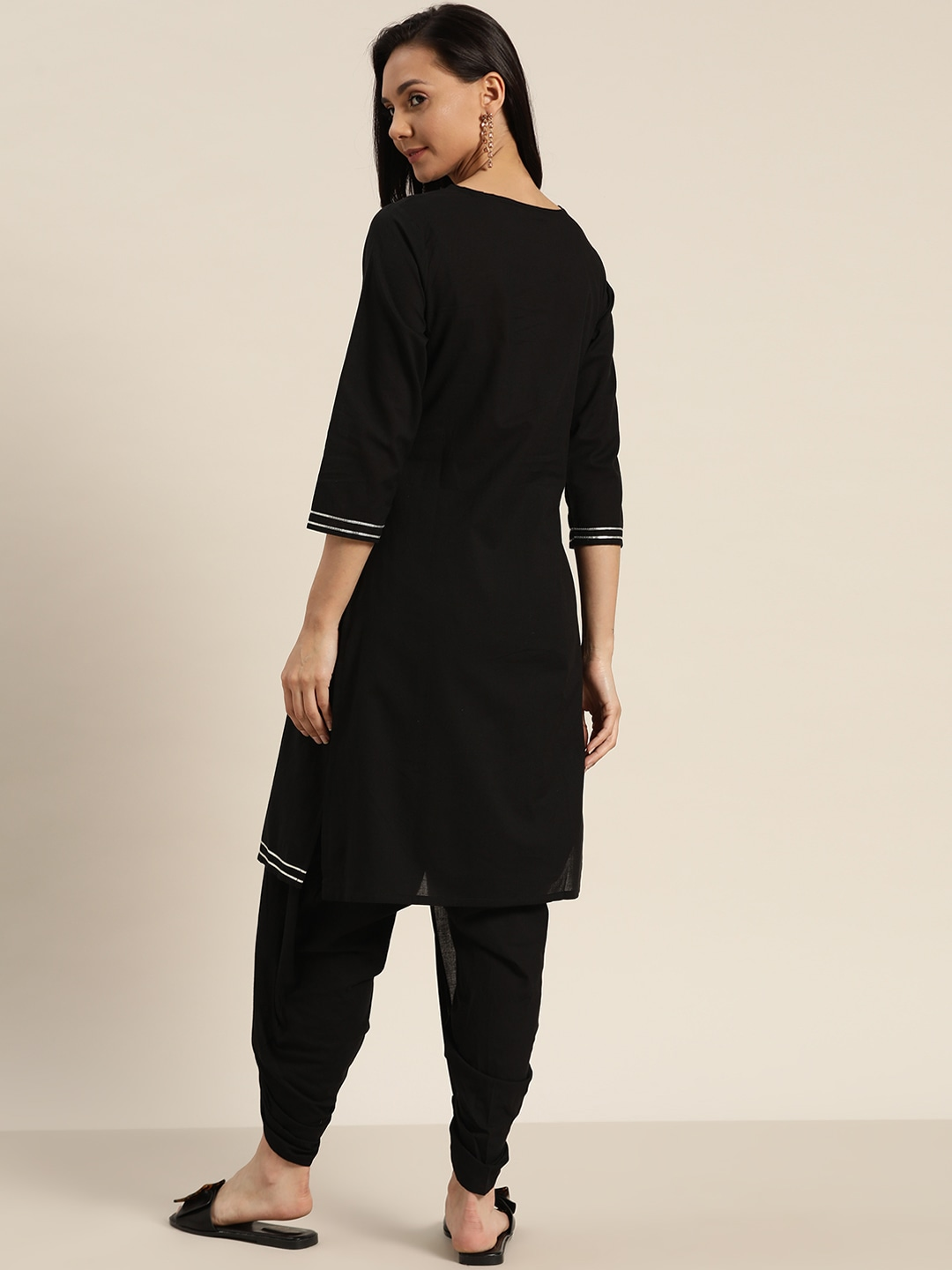 Women Black & Peach-Coloured Kurta Set With Embroidery