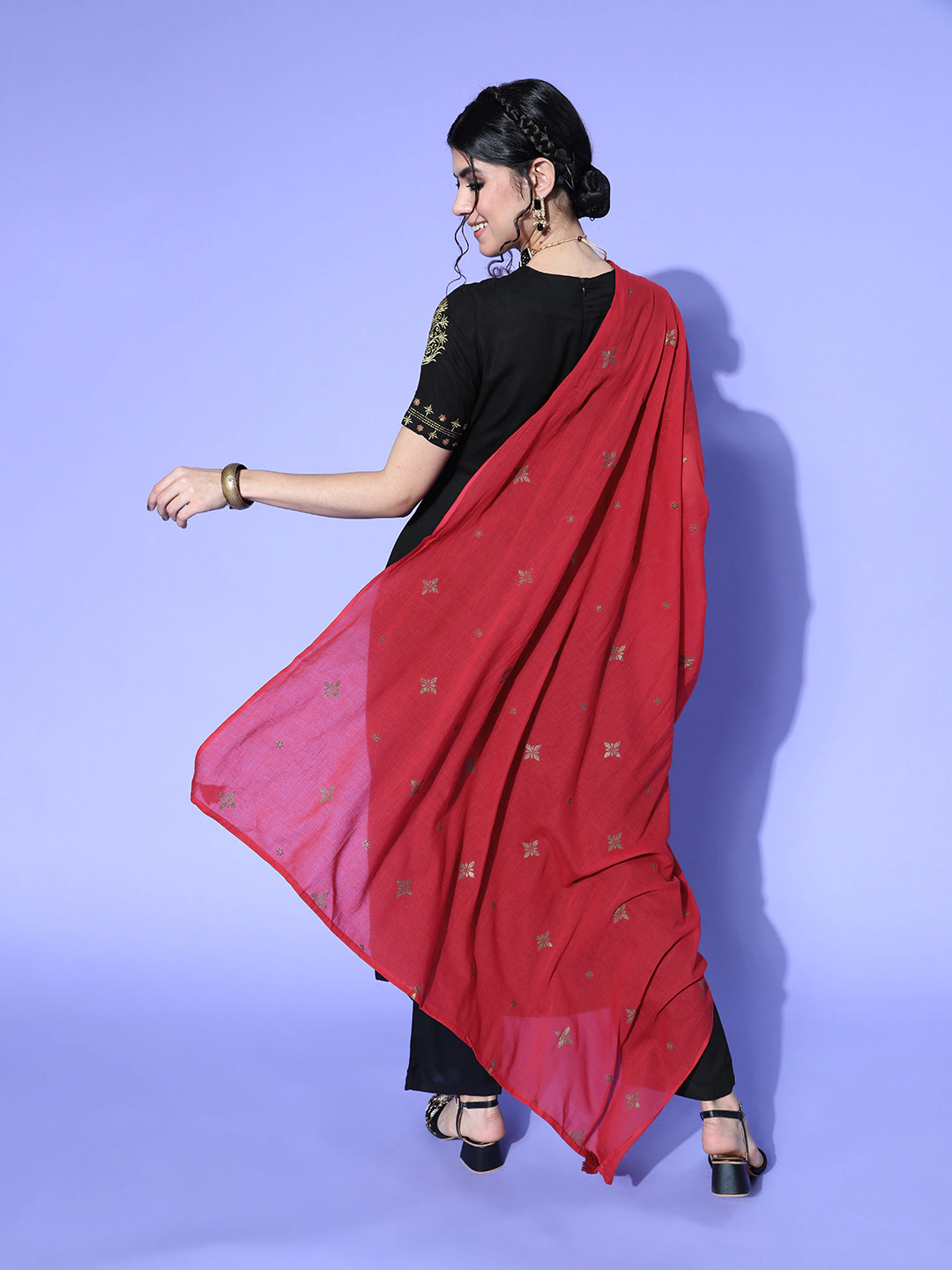 Women Black & Red Embroidered Kurta Set