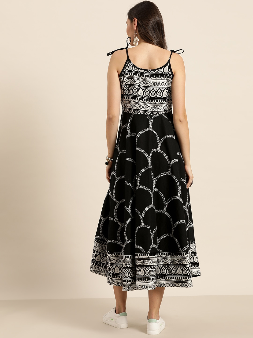 Women Black & White Dress