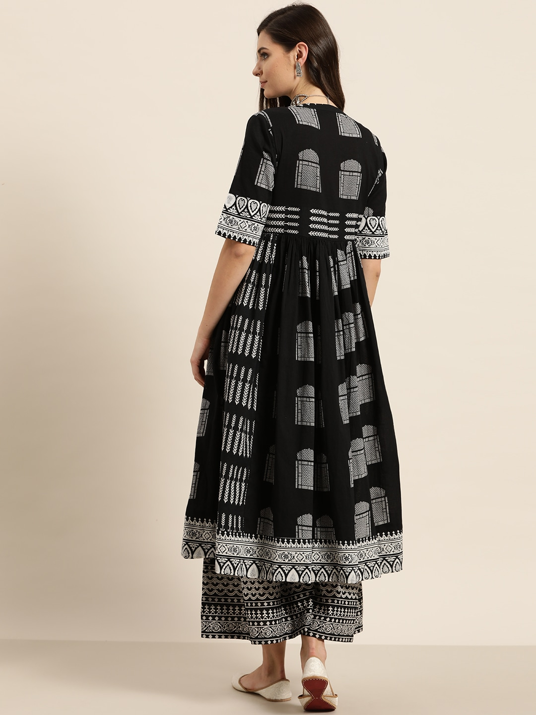 Women Black & White Printed Kurta Set