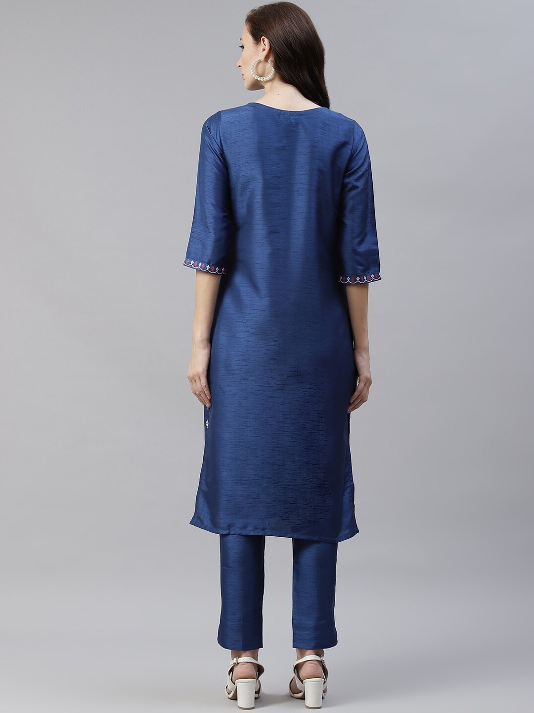 Women Blue Printed Kurta with Trousers