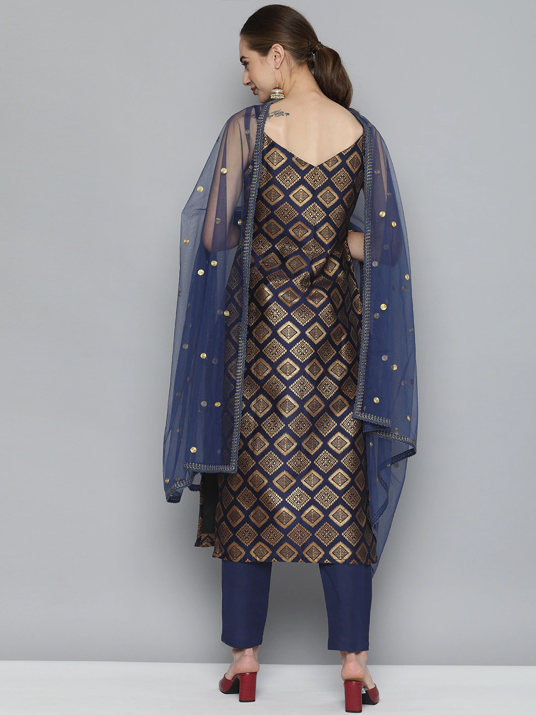 Women Blue & Gold-Toned Ethnic Motifs Kurta Set