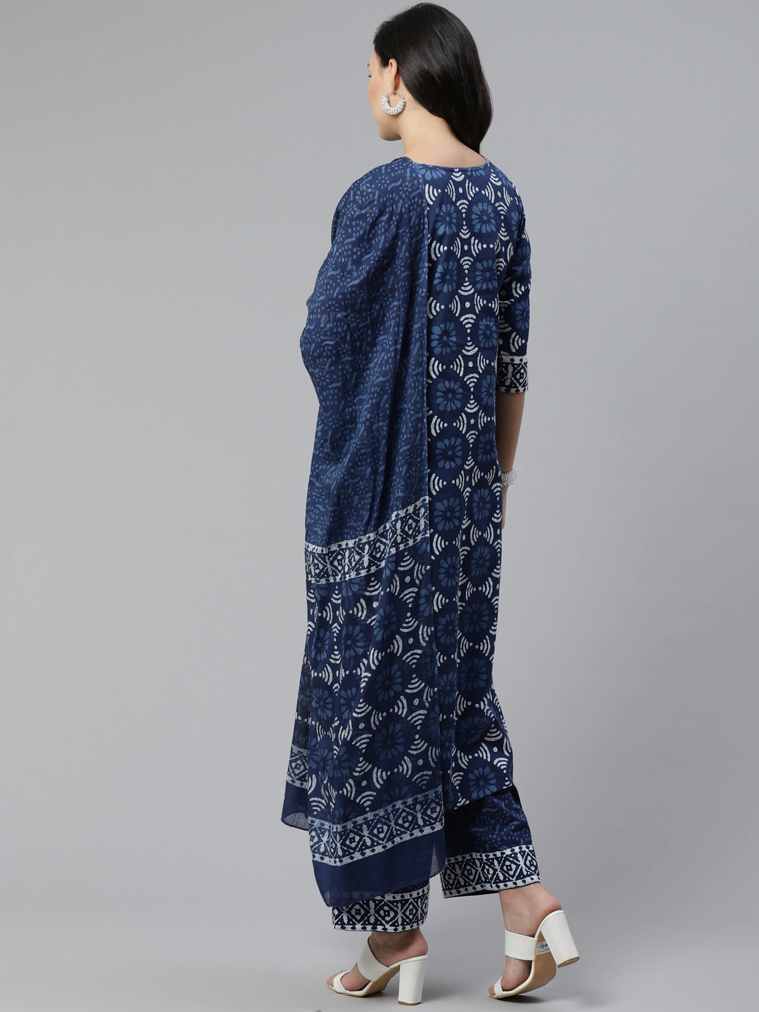 Women Blue & Off-White kurta Set