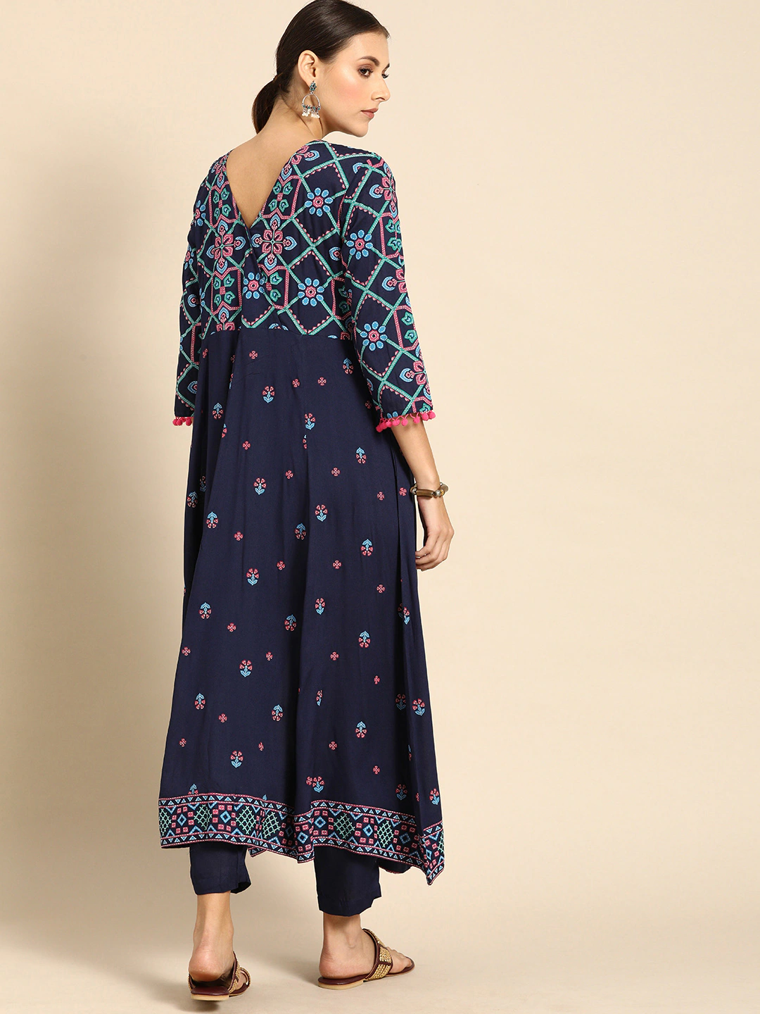 Women Navy Blue & Pink Kurta Set
