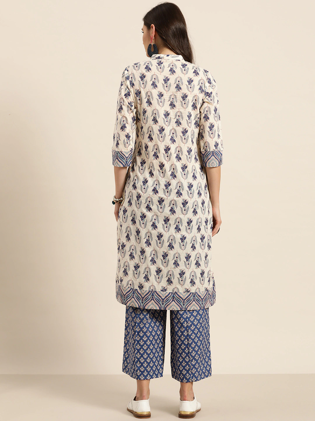Women Off-White & Navy Blue Cotton Kurta Set