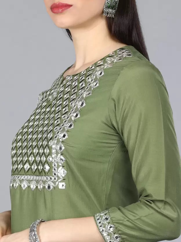 Women Polysilk Green Kurta set with Embroidered works