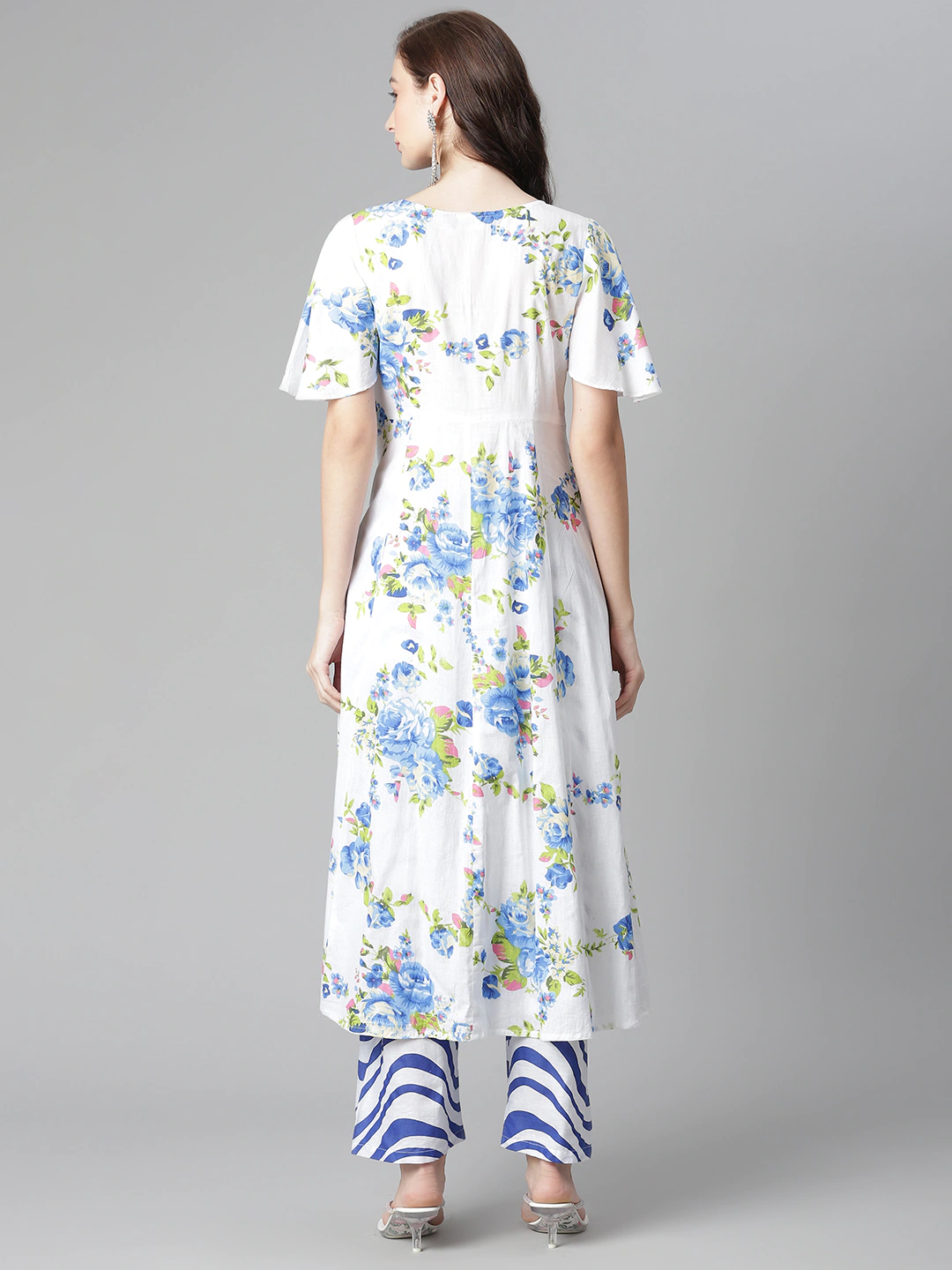 Women White & Blue Floral Cotton Kurta Set