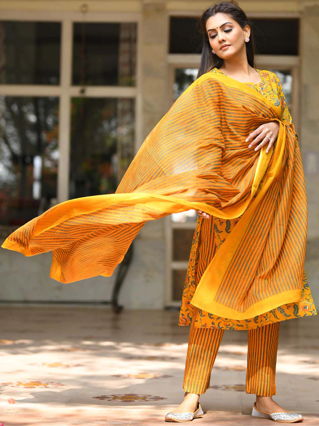 Women Yellow Floral Printed Cotton Kurta Set