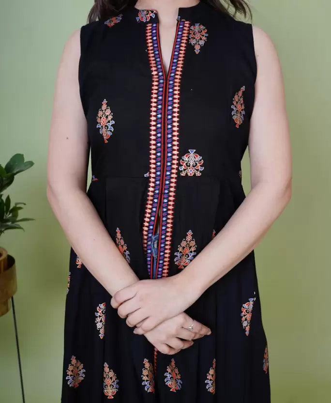 Women Printed Viscose Rayon Front-slit Kurta
