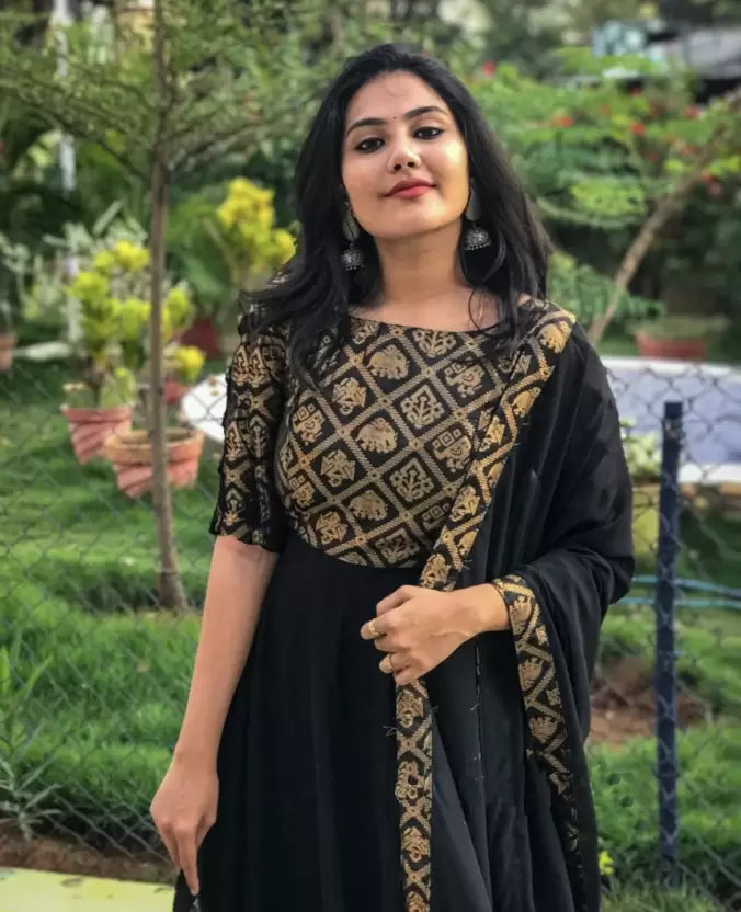 Women Black Gold Kurta and Dupatta Set