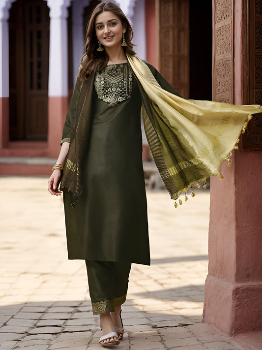 Women Yoke Design Regular Kurta with Trousers & With Dupatta