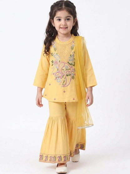 Girls Ethnic Motifs Embroidered Regular Thread Work Kurti with Sharara & With Dupatta