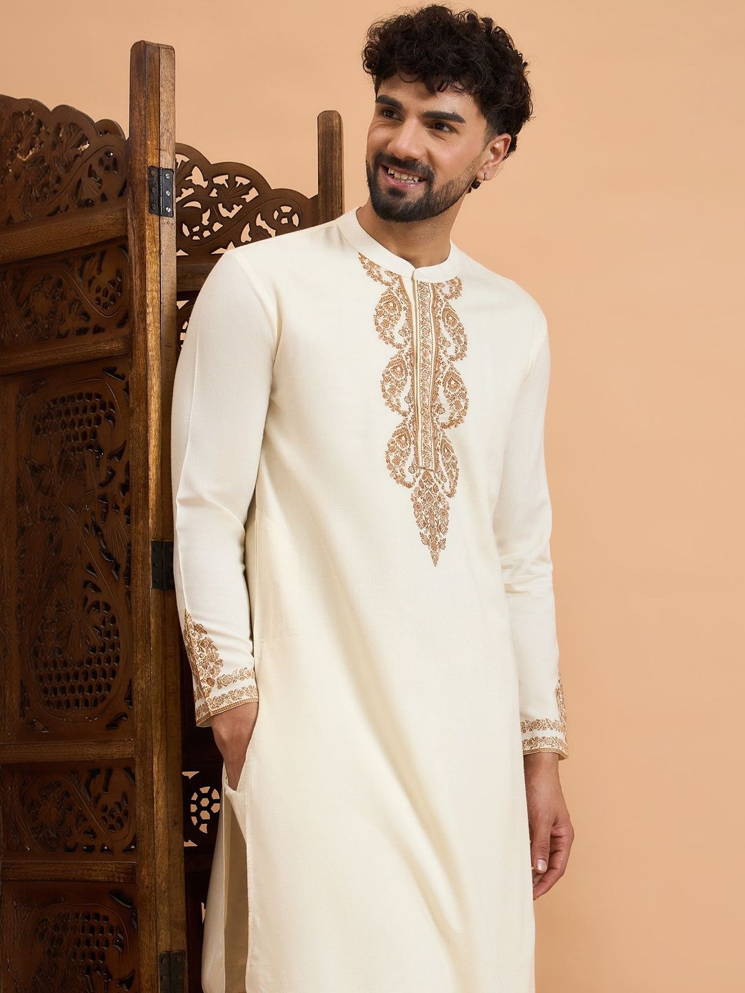 Men's Breathable Festive Paisley Jacquard Detailing Kurta With Bottom
