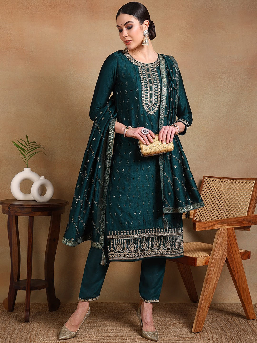 Women Floral Embroidered Regular Sequinned Kurta with Trousers & With Dupatta