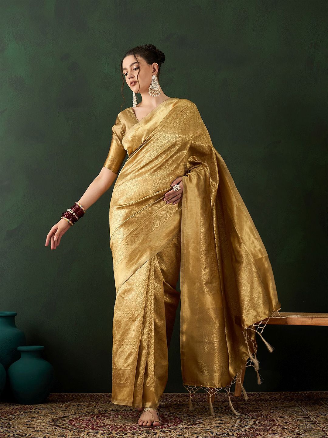 Woven Design Saree With Blouse Piece