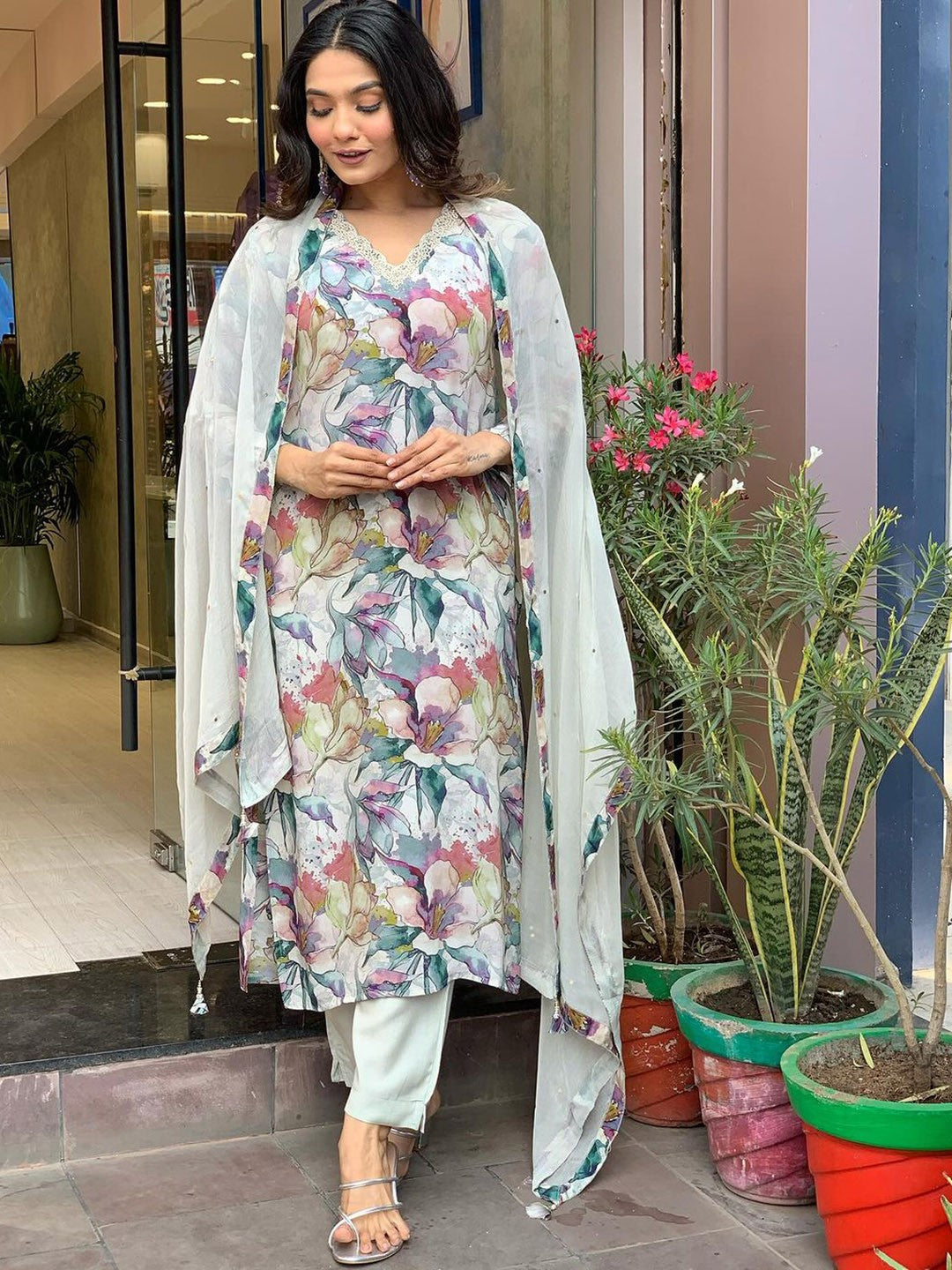 Floral Printed Kurta & Trousers With Dupatta