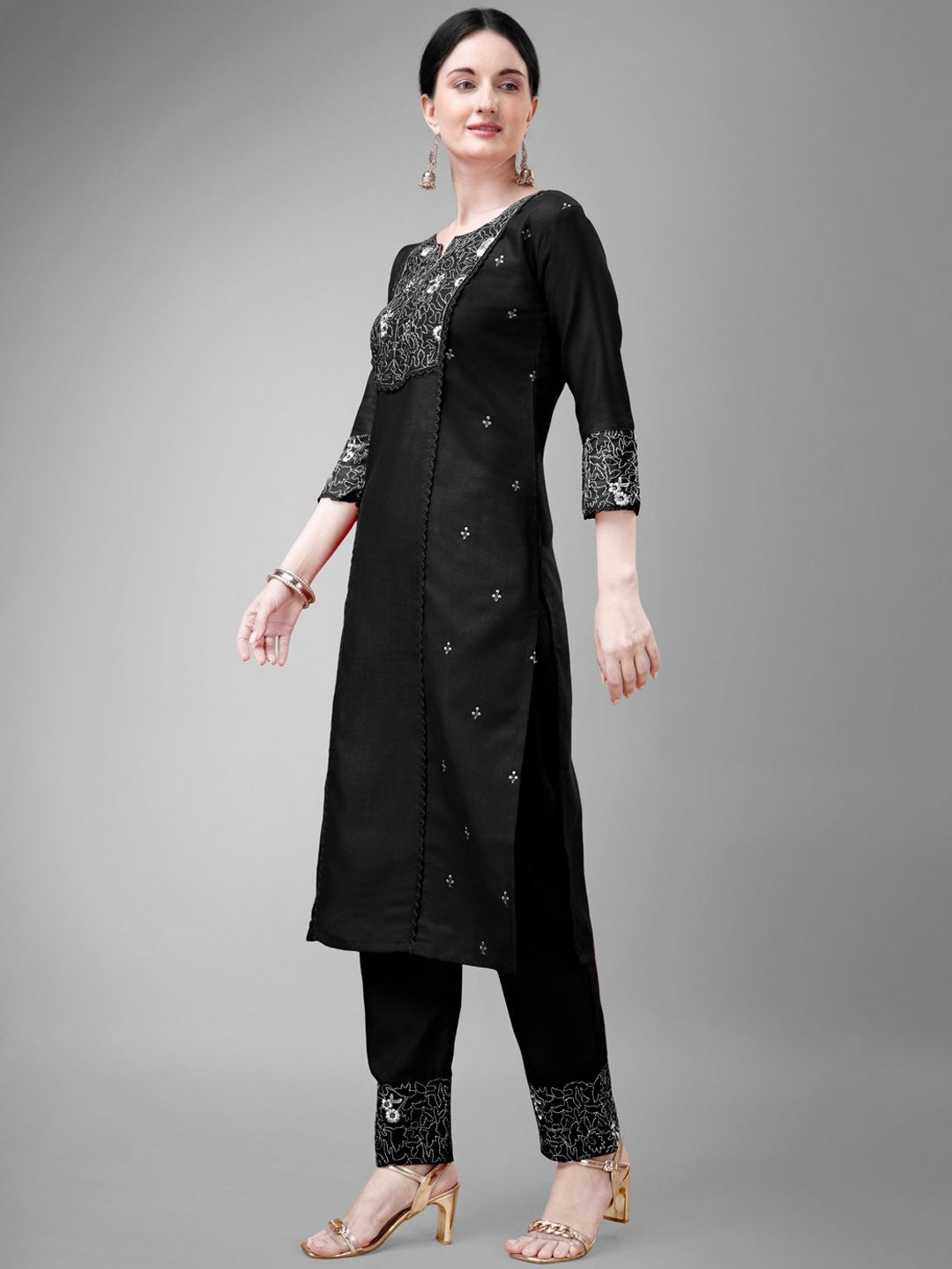 Ethnic Motifs Yoke Design Round Neck Straight Kurta with Churidar