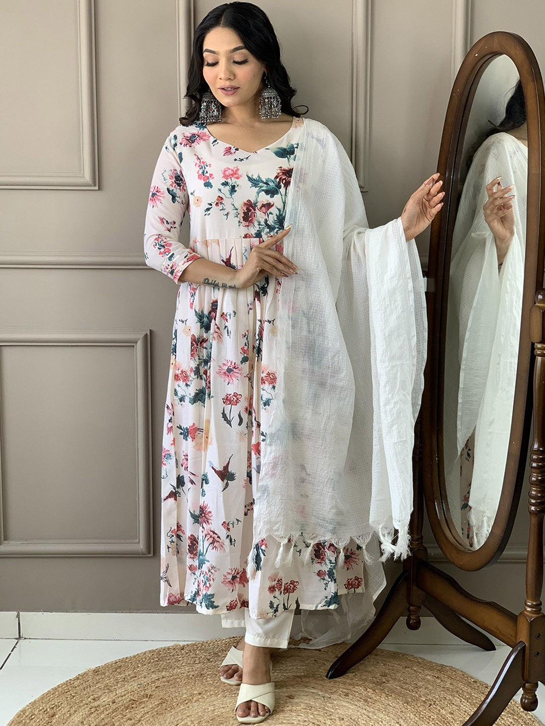 Women Floral Printed Regular Kurta with Trousers & With Dupatta