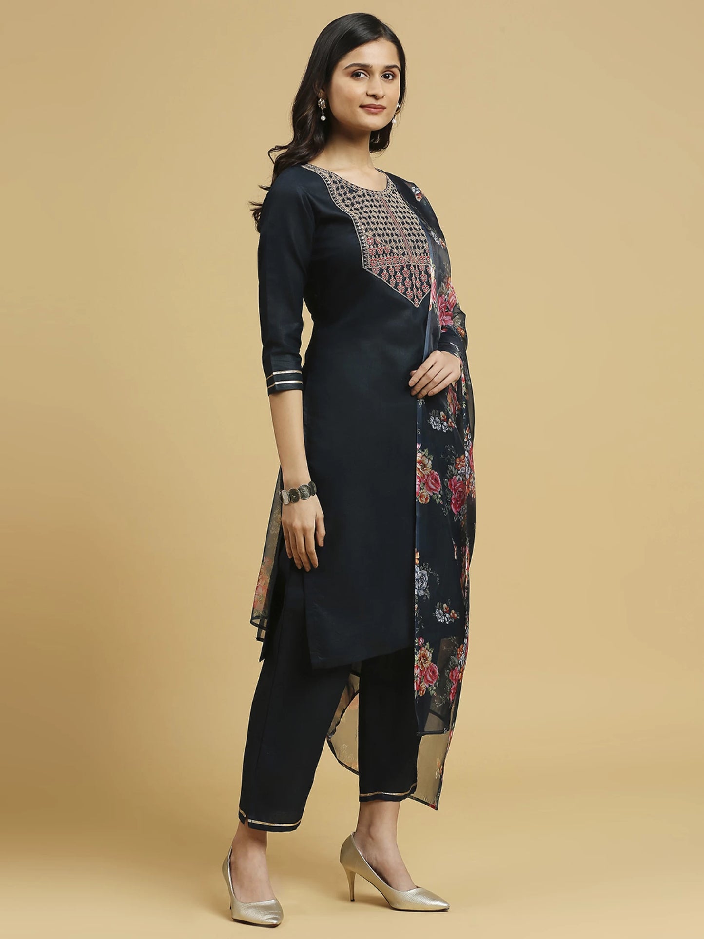 Women Cotton Blend Kurti Pant Dupatta Set