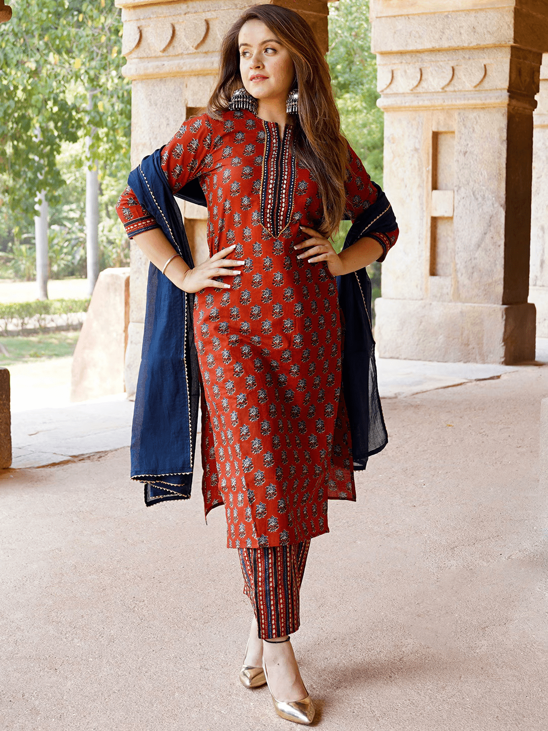 Floral Printed Regular Gotta Patti Pure Cotton Kurta With Trousers & Dupatta