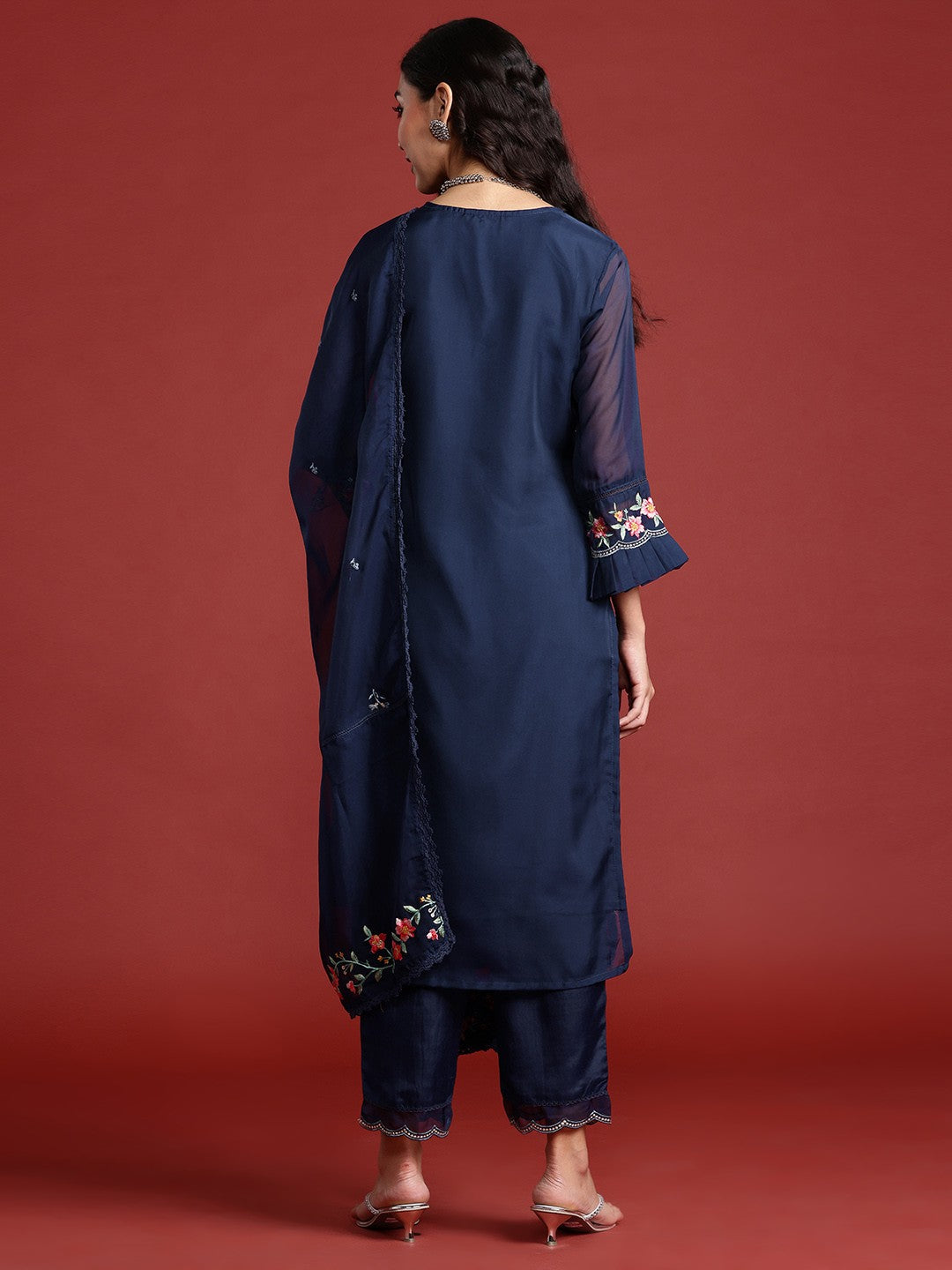 Women Floral Embroidered Panelled Thread Work Kurta with Trousers & With Dupatta