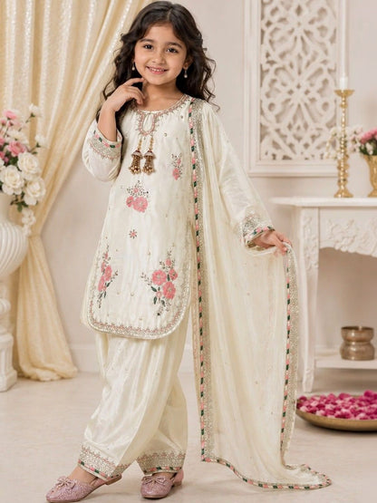 Girls Floral Embroidered Regular Sequinned Kurta with Patiala & With Dupatta