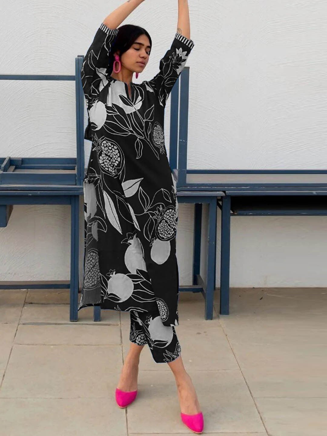 Women Floral Printed Regular Kurta with Trousers