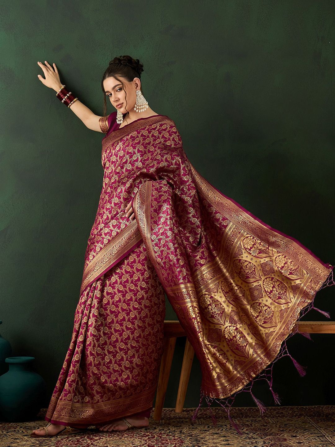 Woven Design Saree With Blouse Piece