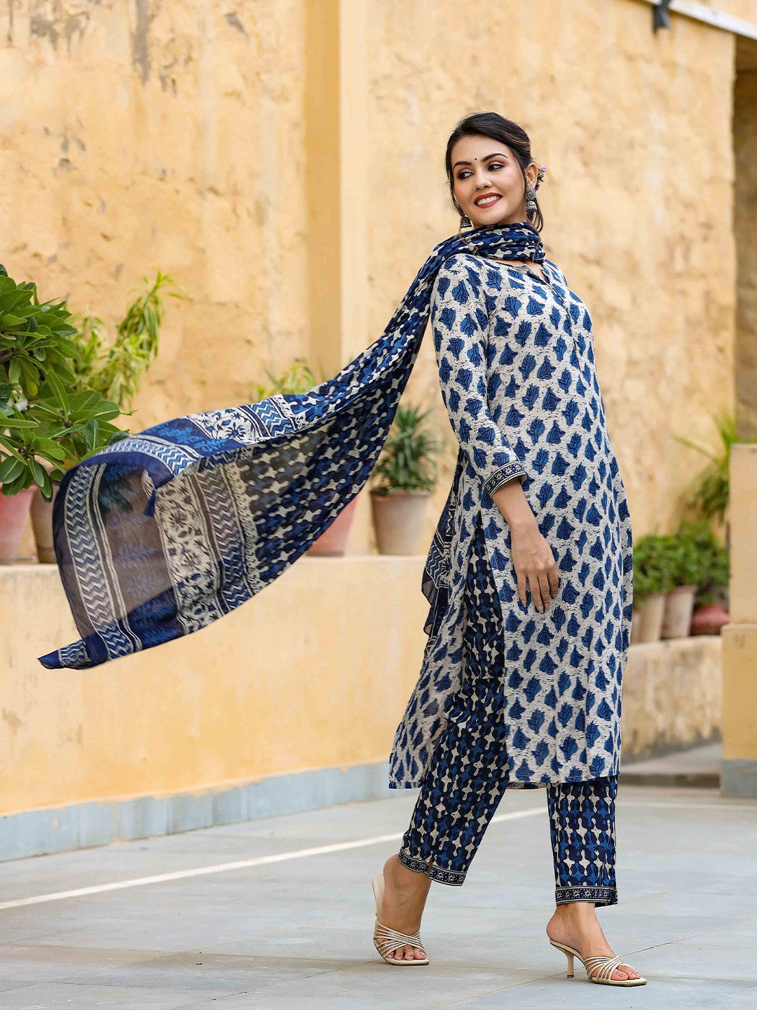 Ethnic Motifs Printed Straight Kurta with Trousers & Dupatta