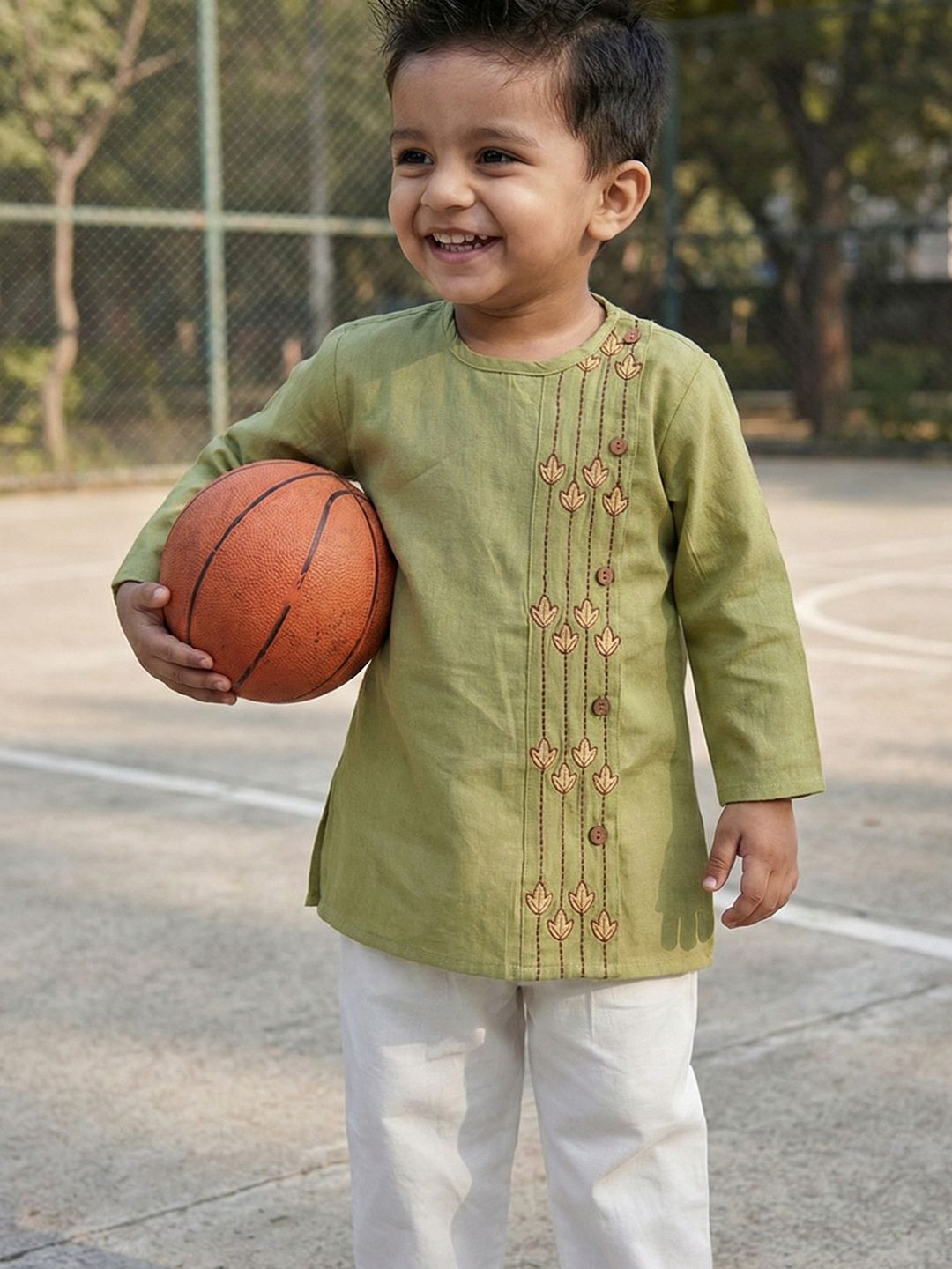 Boys Green Side Cut Floral Embroidered Pure Cotton Kurta & Pyjamas