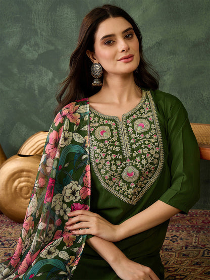 Women Floral Embroidered Regular Chikankari Kurta with Trousers & With Dupatta