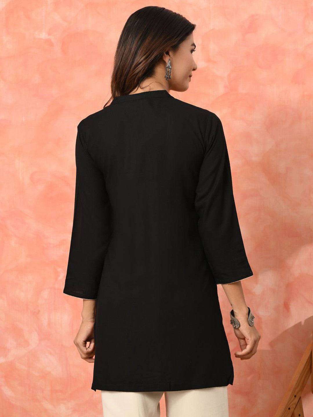 Women Embroidered Mandarin Collar Tunic