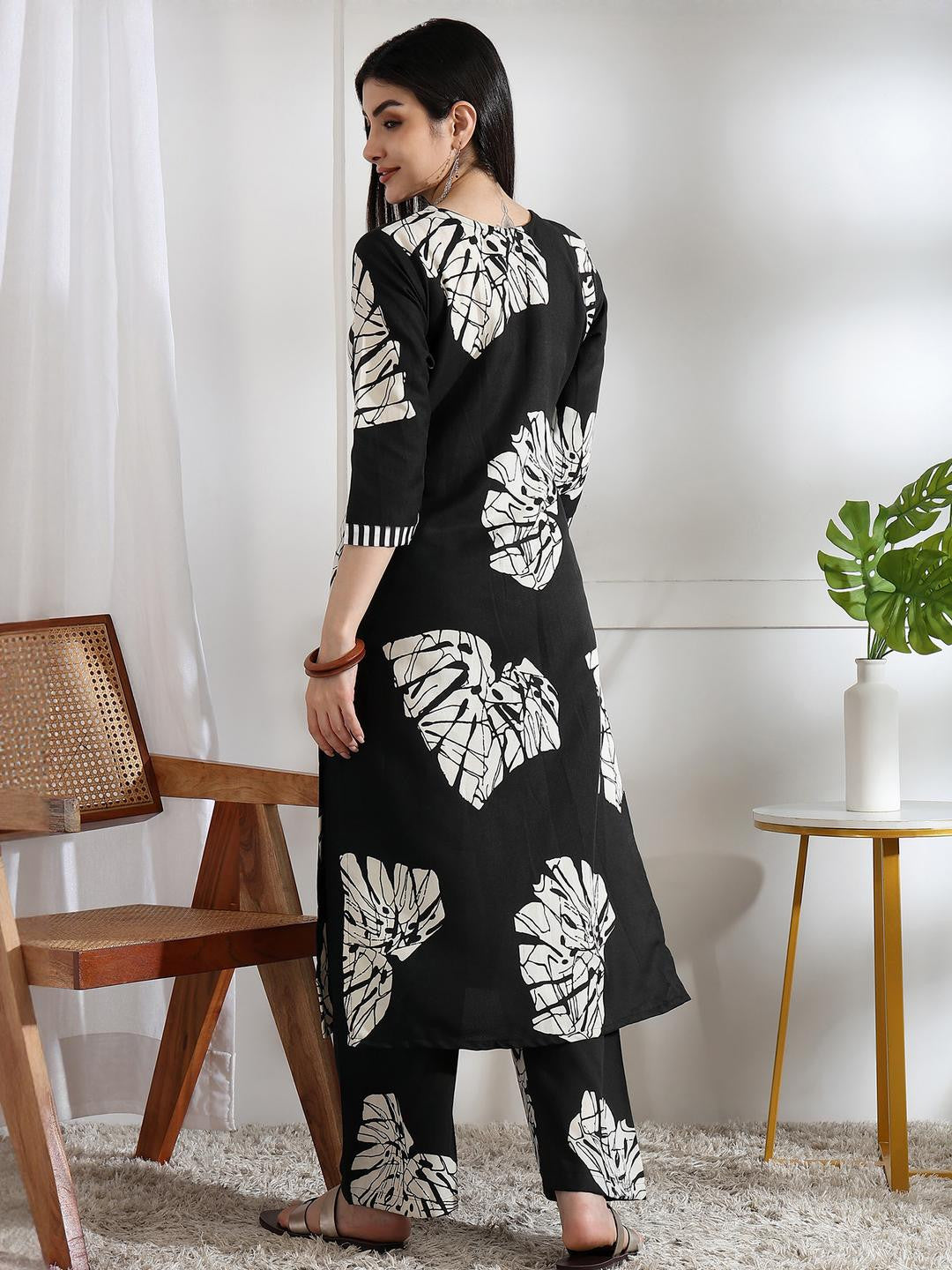 Women Black Viscose Rayon Kurta Sets