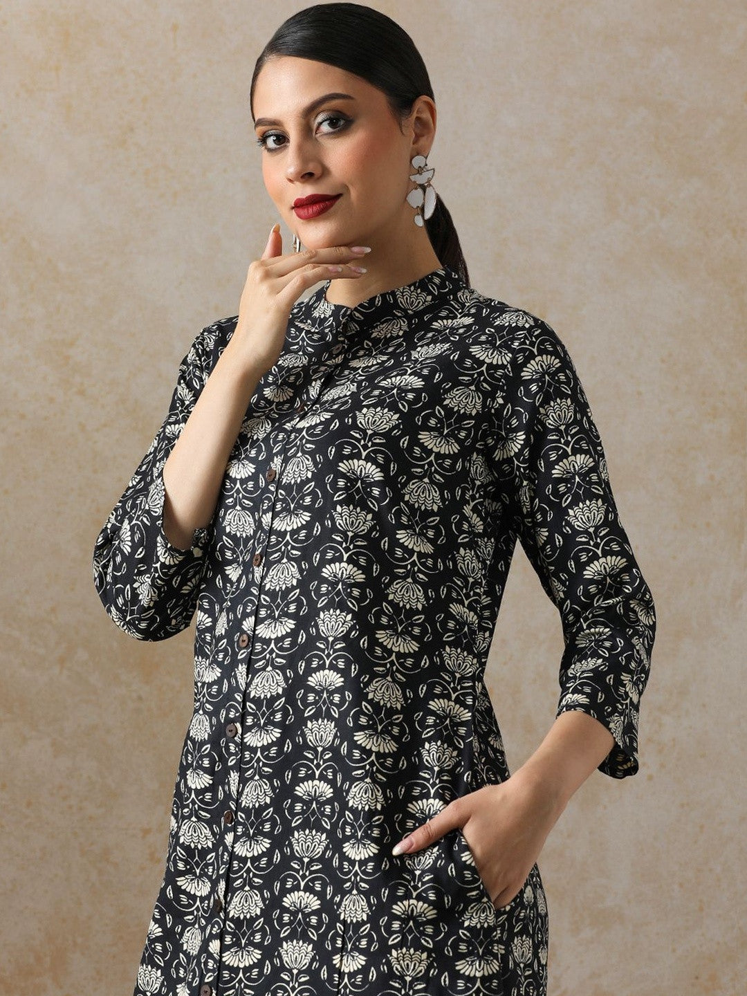 Women Floral Printed Regular Kurta with Trousers
