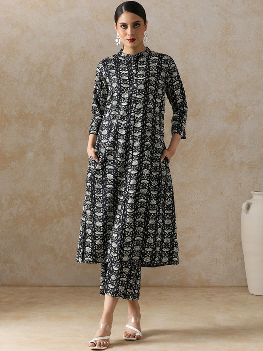 Women Floral Printed Regular Kurta with Trousers