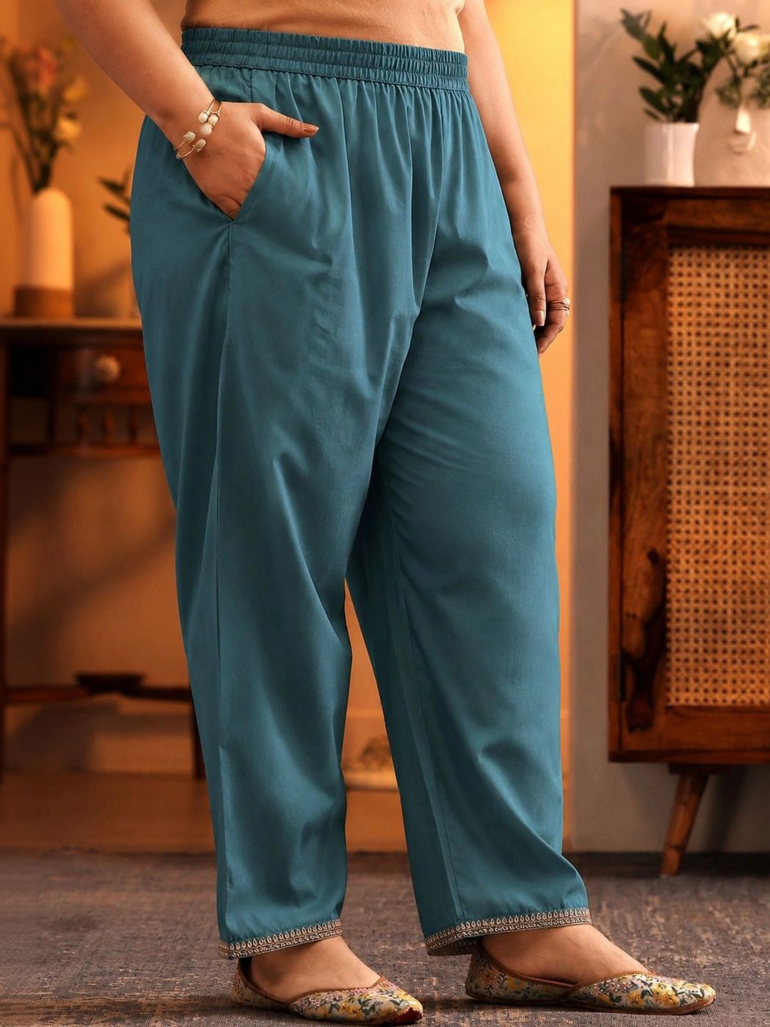 Women Ethnic Motifs Regular Kurta with Trousers & With Dupatta