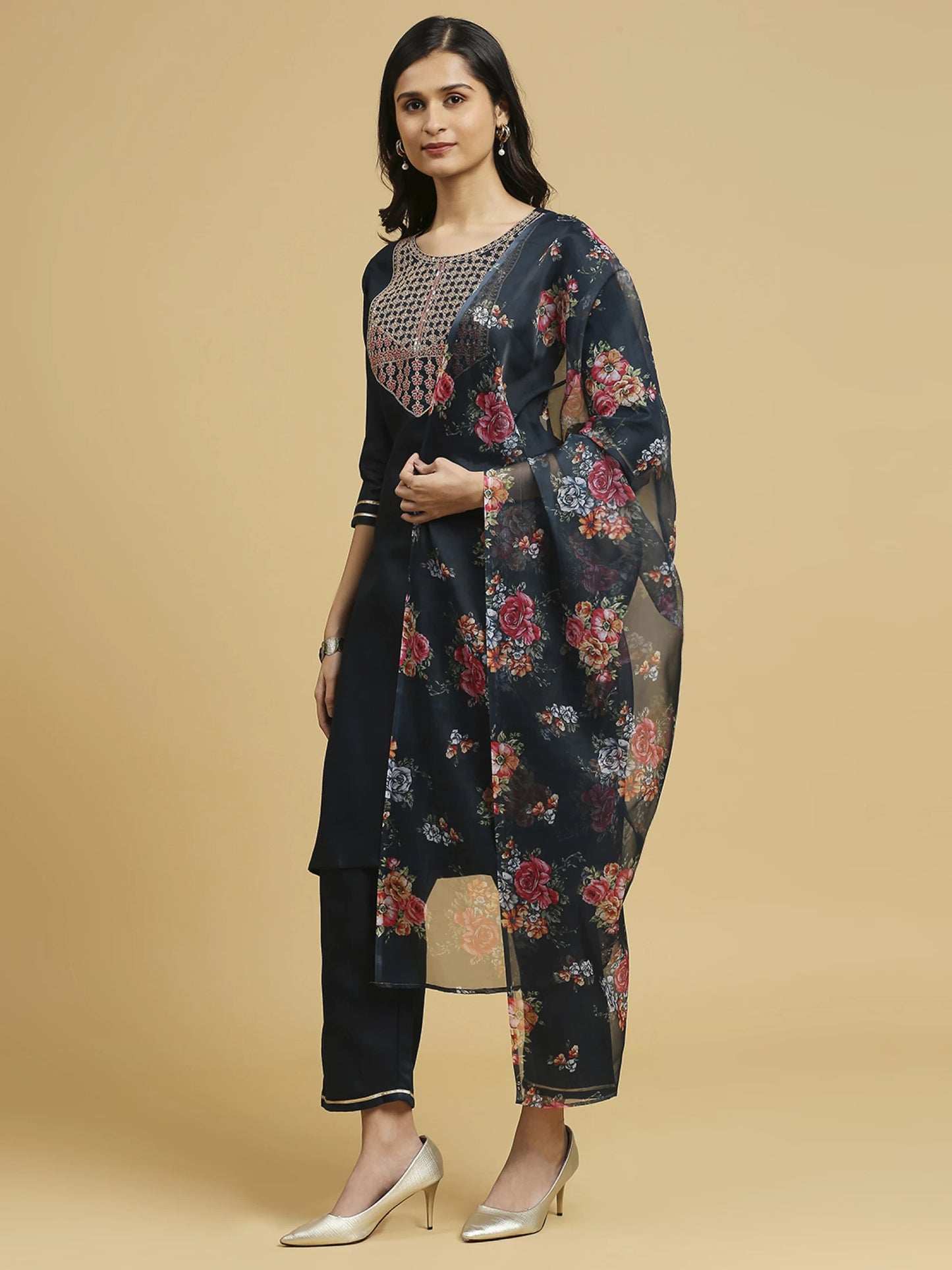 Women Cotton Blend Kurti Pant Dupatta Set