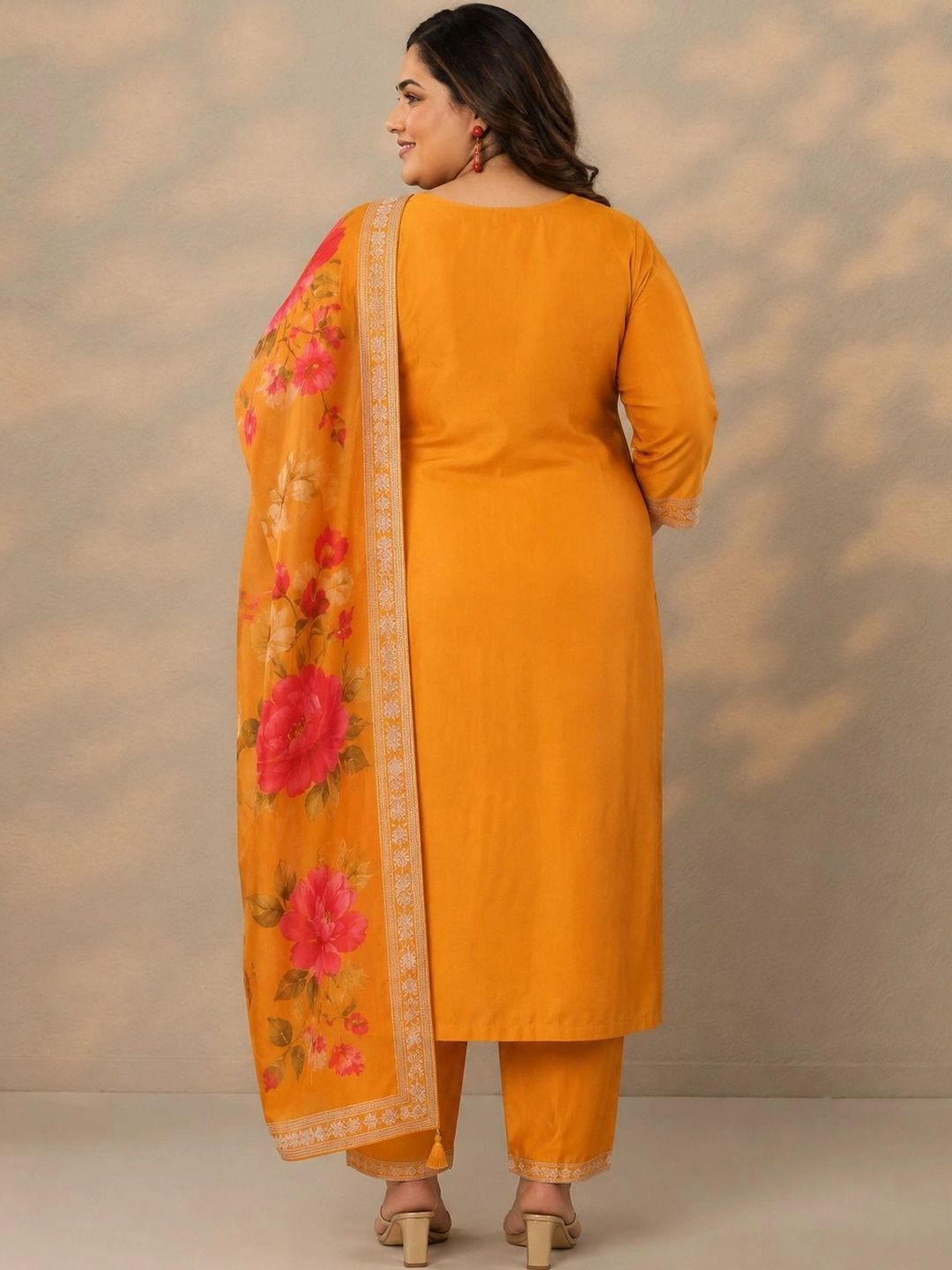 Women Regular Thread Work Kurta with Trousers & With Dupatta
