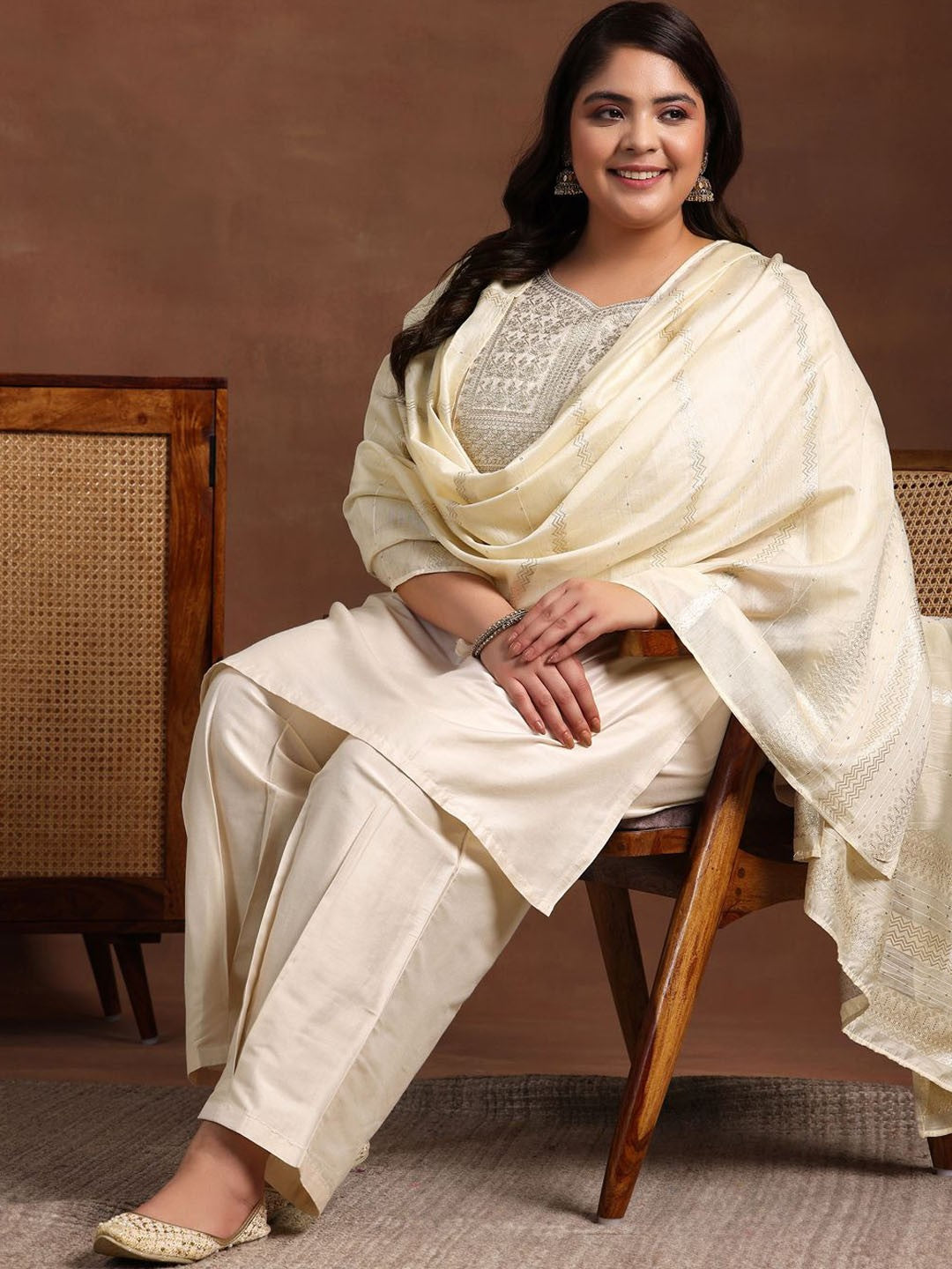 Plus Size Ethnic Motifs Sequinned Kurta & Trousers & Dupatta