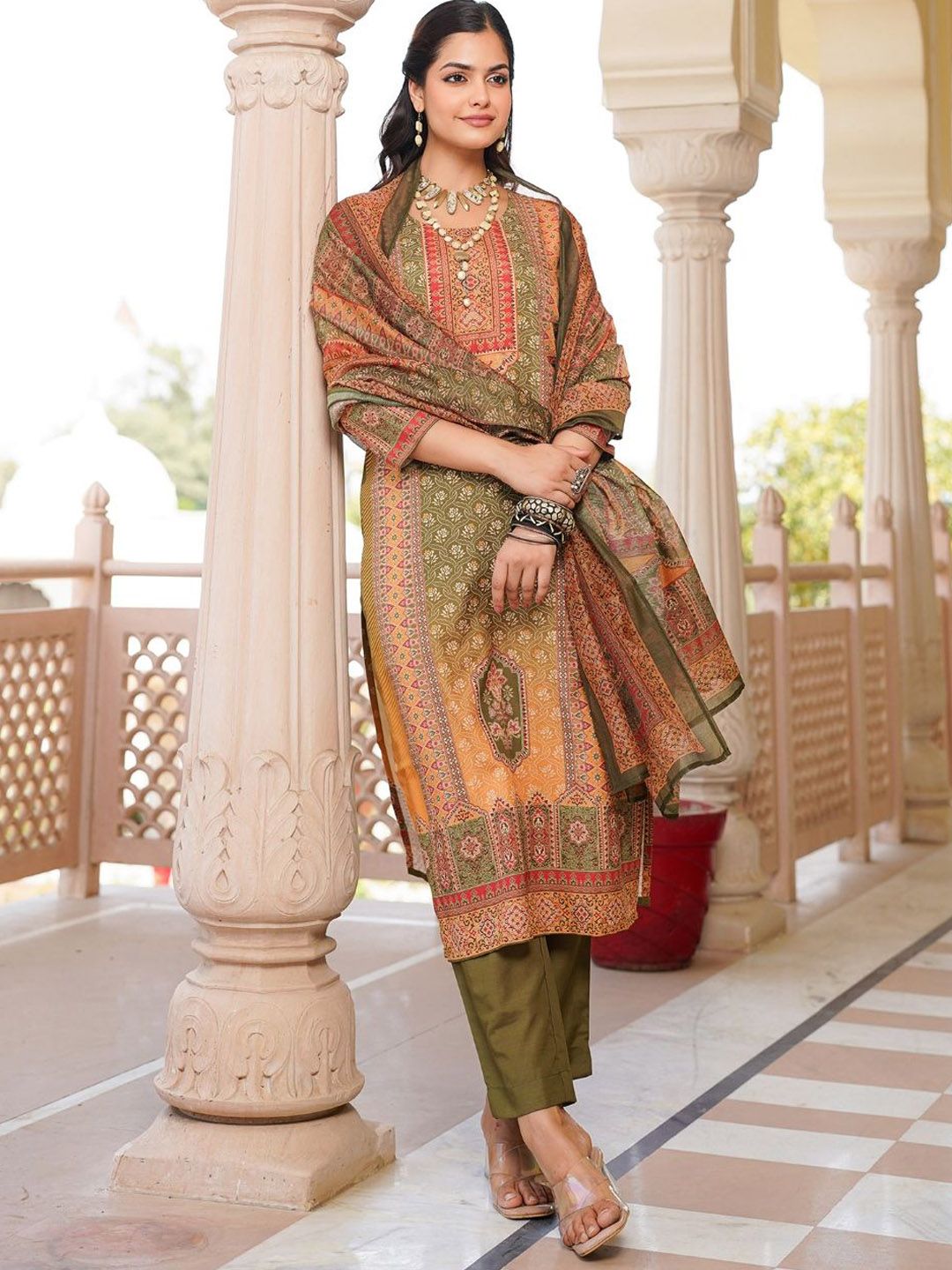 Women Ethnic Motifs Printed Regular Kurta with Trousers & With Dupatta